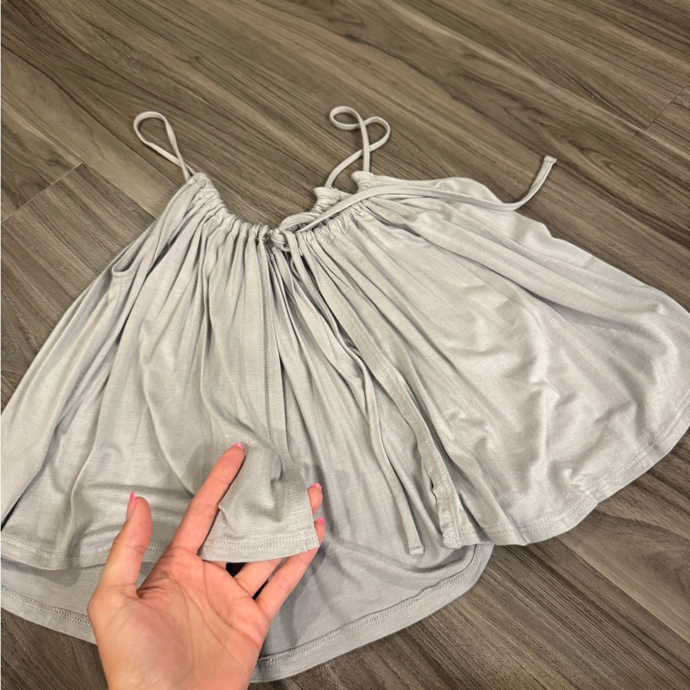 Flowy top open back - Picture 2 of 3